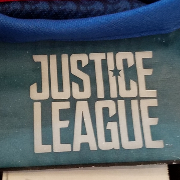 Boy's Justice League Superman Costume (child size M) - Picture 4 of 4
